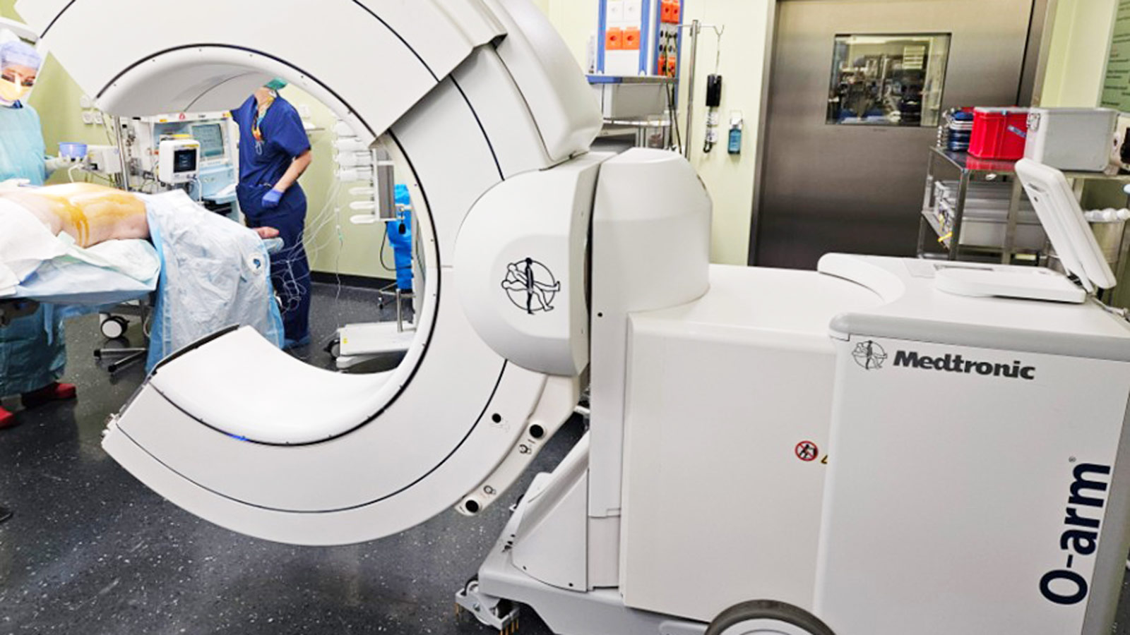 Photo in the operating room showing the O-arm navigation system